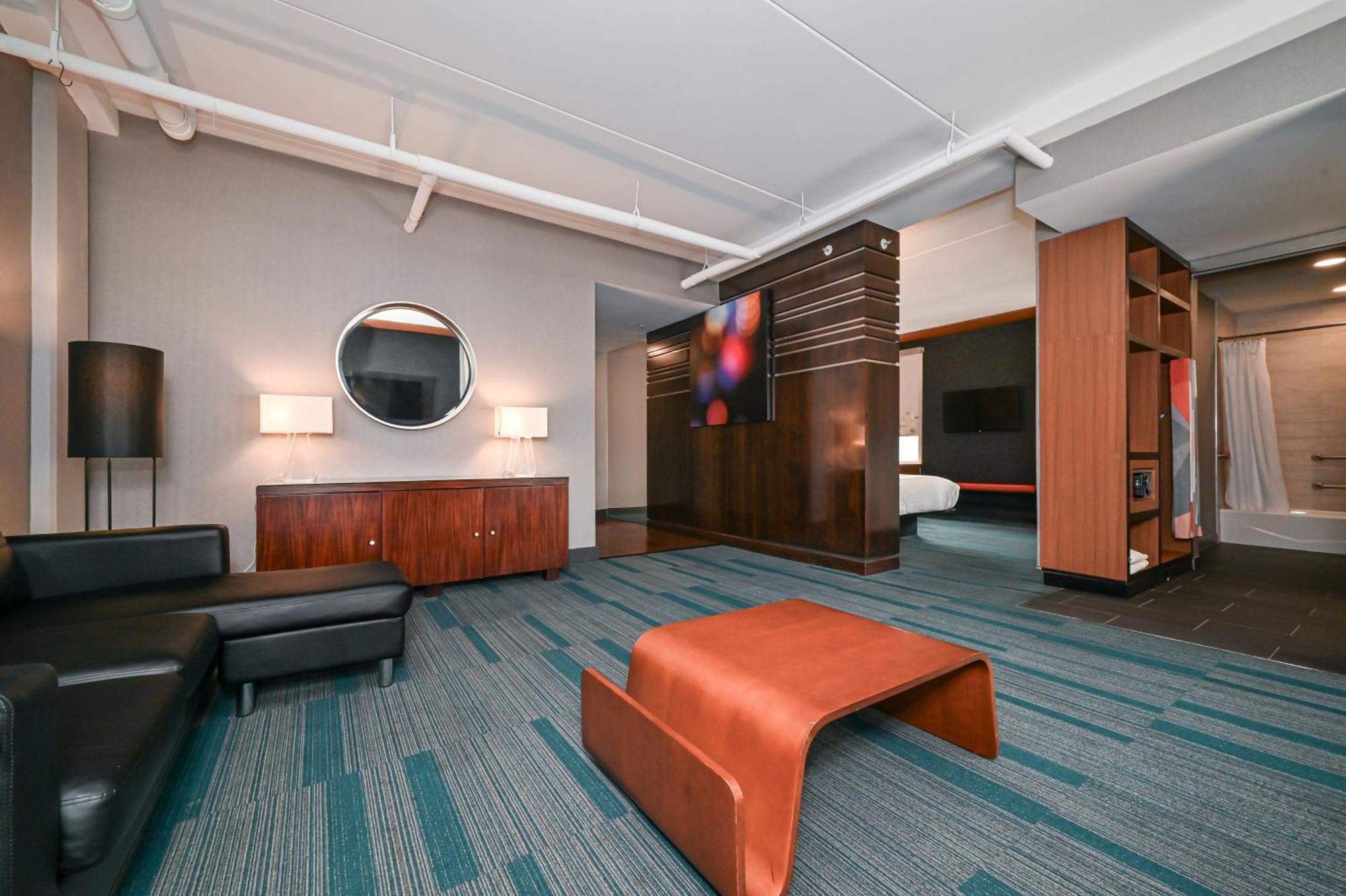 อะลอฟต์ ชาร์ลอตต์ อัพทาวน์ แอต เดอะ เอพิเซ็นเตอร์ Hotel ชาร์ล็อต ภายนอก รูปภาพ